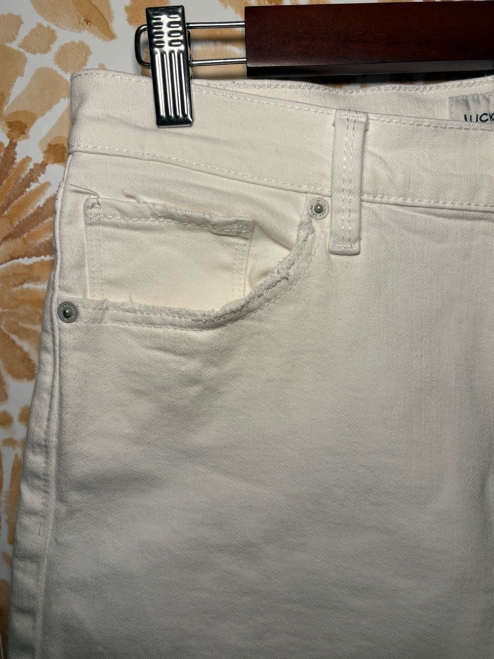 Lucky Brand Cream Raw-Hem Denim Shorts Size 6/28 - Picture 7 of 9